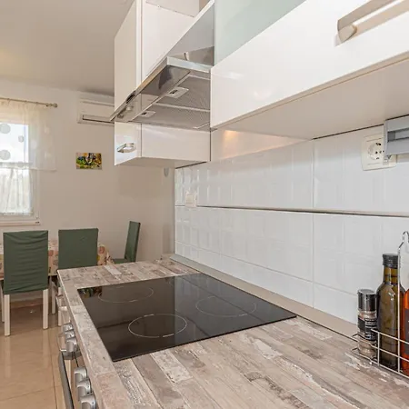 Stunning In Zatoglav With Wifi *