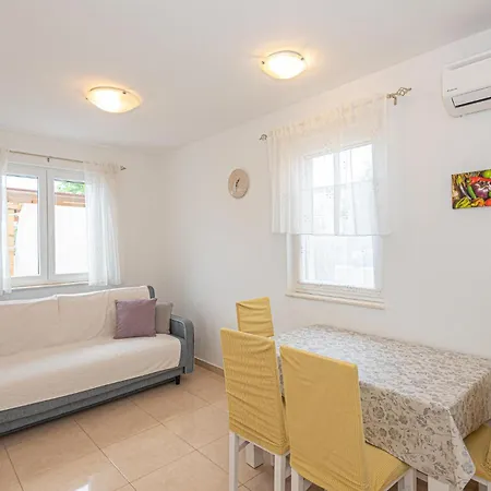 Semesterbostad Stunning In Zatoglav With Wifi