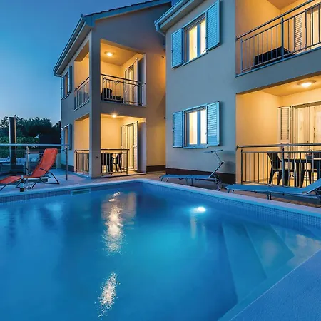 Stunning In Zatoglav With Wifi * Ražanj