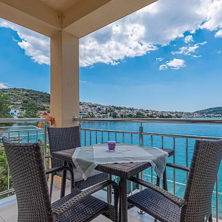 Stunning In Zatoglav With Wifi * Ražanj