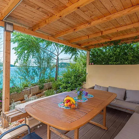 Semesterbostad Stunning In Zatoglav With Wifi