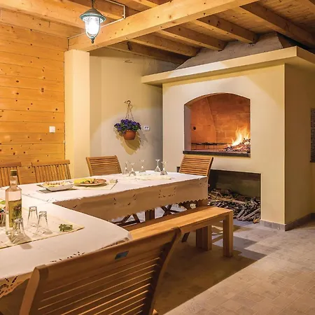 Feriehus Stunning In Zatoglav With Wifi *