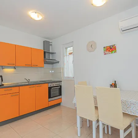 Stunning In Zatoglav With Wifi Ražanj