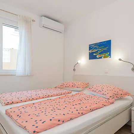 Feriehus Stunning In Zatoglav With Wifi *