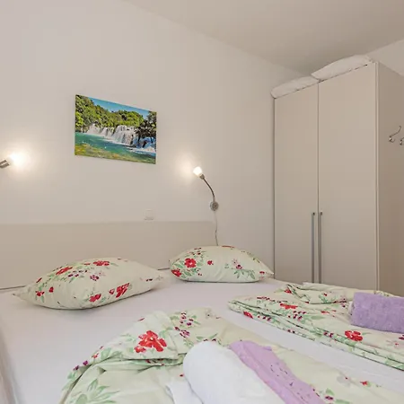 Stunning In Zatoglav With Wifi *