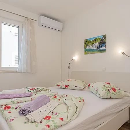 Cozy In Zatoglav With Outdoor Swimming Pool * Razanj