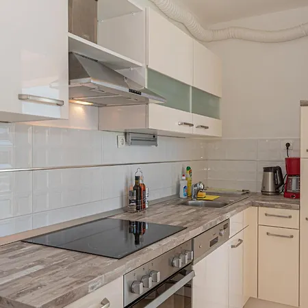 Stunning In Zatoglav With Wifi Feriehus *