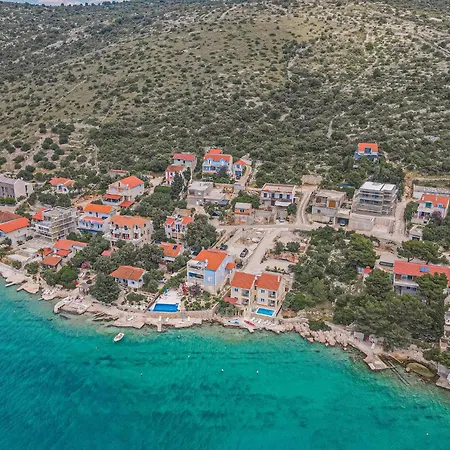 Stunning In Zatoglav With Wifi Feriehus