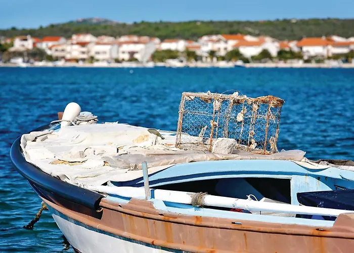 Stunning In Zatoglav With Wifi 펜션