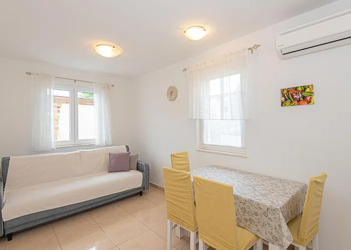 Сasa de vacaciones Stunning In Zatoglav With Wifi