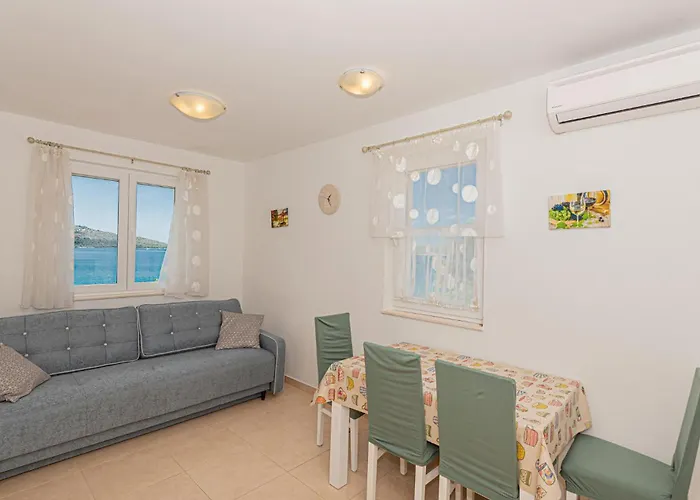 Stunning In Zatoglav With Wifi Сasa de vacaciones