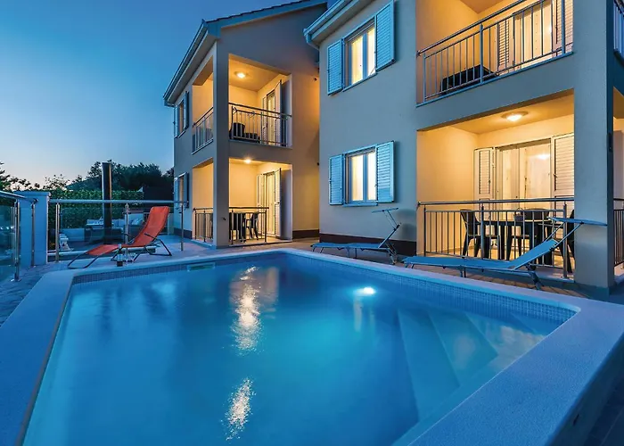 Stunning In Zatoglav With Wifi * Ražanj