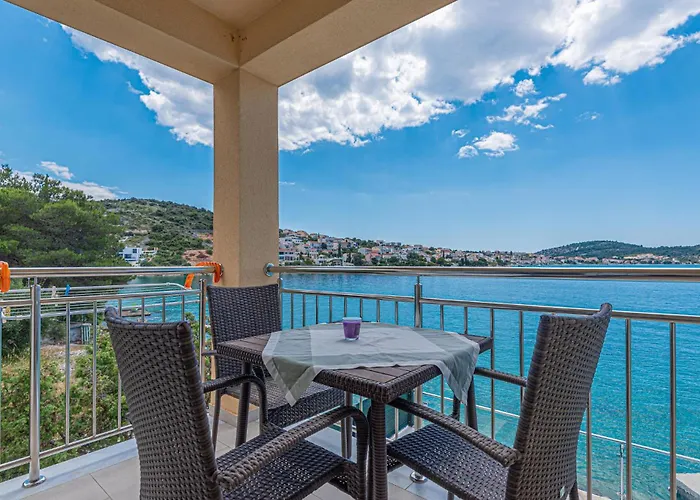 Stunning In Zatoglav With Wifi * Ražanj