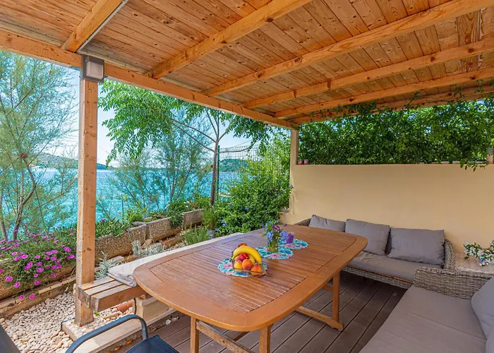 Сasa de vacaciones Stunning In Zatoglav With Wifi