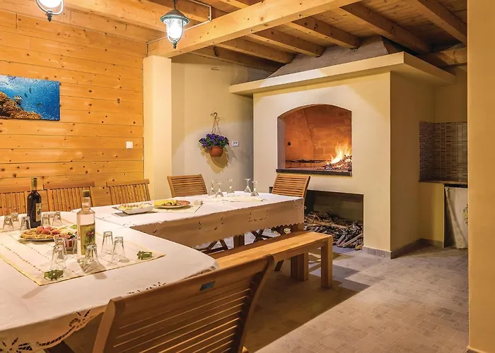 Сasa de vacaciones Stunning In Zatoglav With Wifi *