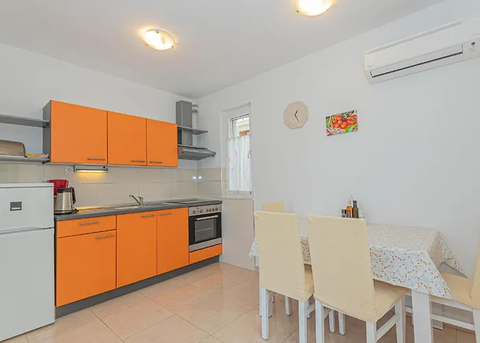 Stunning In Zatoglav With Wifi Ražanj