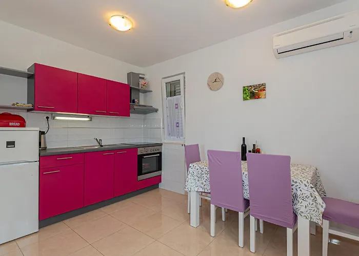 Stunning In Zatoglav With Wifi Сasa de vacaciones *