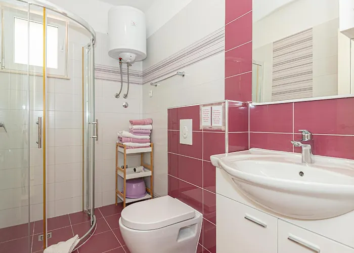 Stunning In Zatoglav With Wifi Сasa de vacaciones