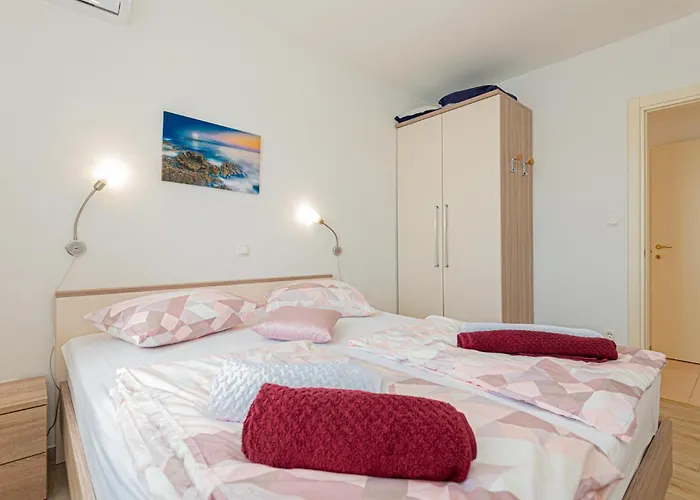 Stunning In Zatoglav With Wifi