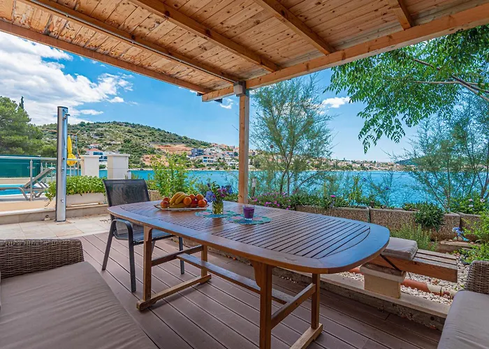 Stunning In Zatoglav With Wifi Ražanj